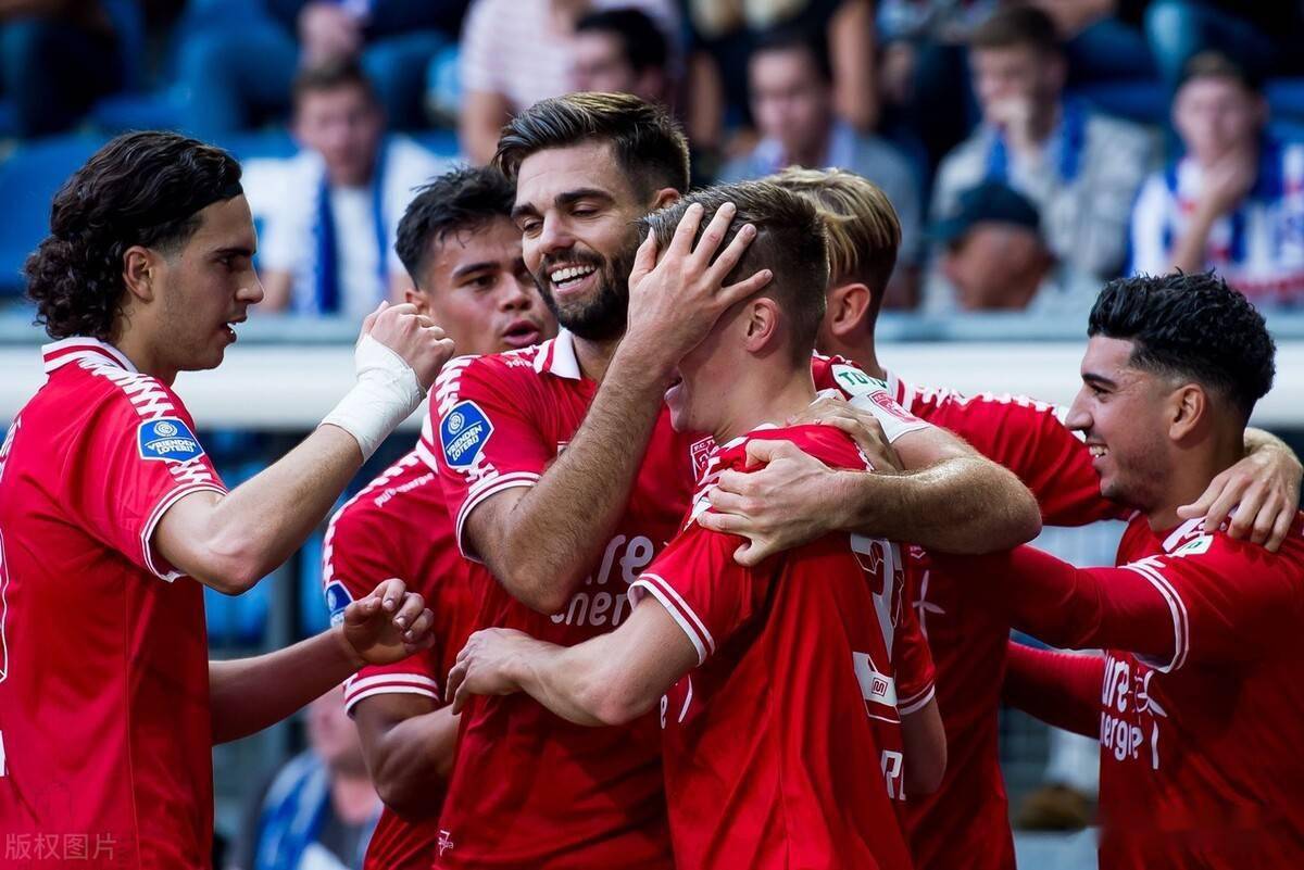 赛地聚焦——荷甲今晚热度飙升，波尔图豪取连胜，话题不断，纪律约束更严格(地震横波和纵波危害大)