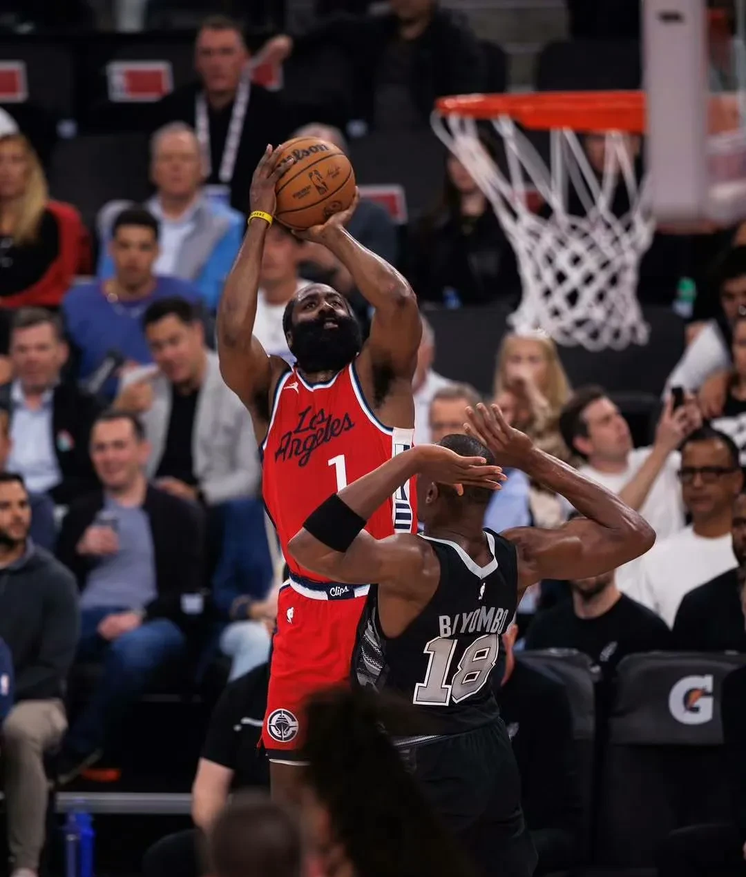 关于休斯敦火箭今夜扳平良机；志在英超名次提升；更衣室稳定；赛程密集仍需轮换的信息