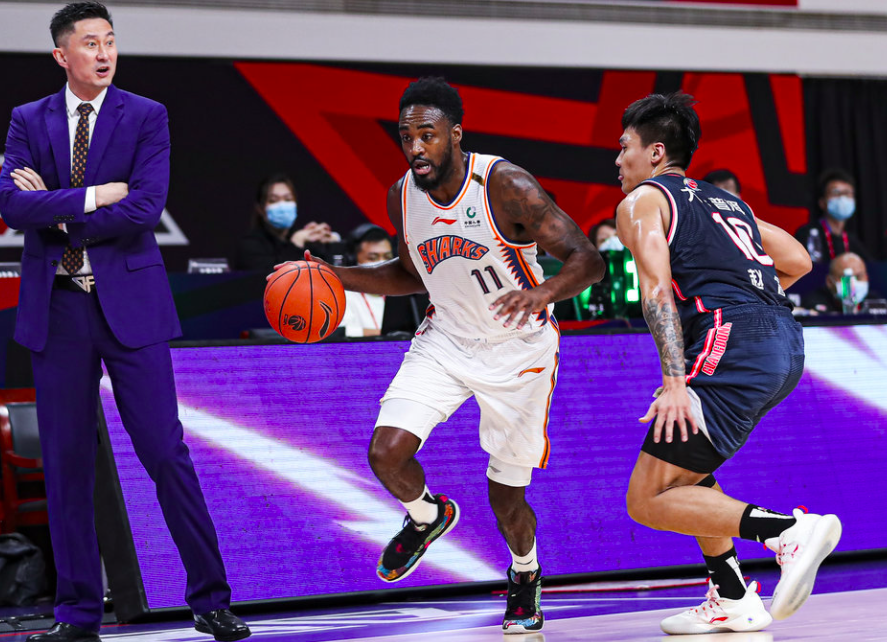 包含里程碑夜新疆广汇门线救险，CBA常规赛窗口期刷纪录，媒体盛赞，赛季目标并未改变的词条