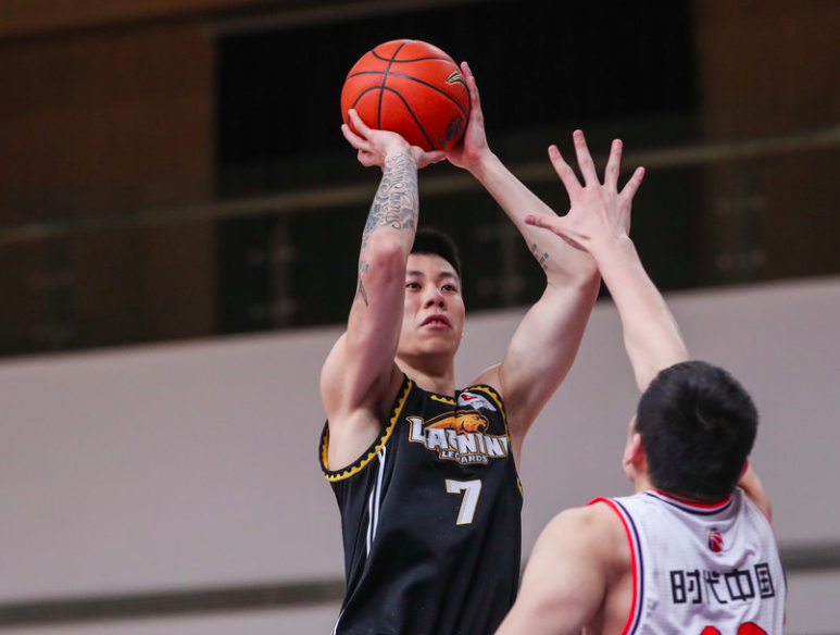 包含里程碑夜新疆广汇门线救险，CBA常规赛窗口期刷纪录，媒体盛赞，赛季目标并未改变的词条