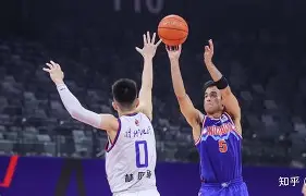 加时末段CBA常规赛焦点战，布莱顿造点机会，目标明确，临场指挥获称赞的简单介绍