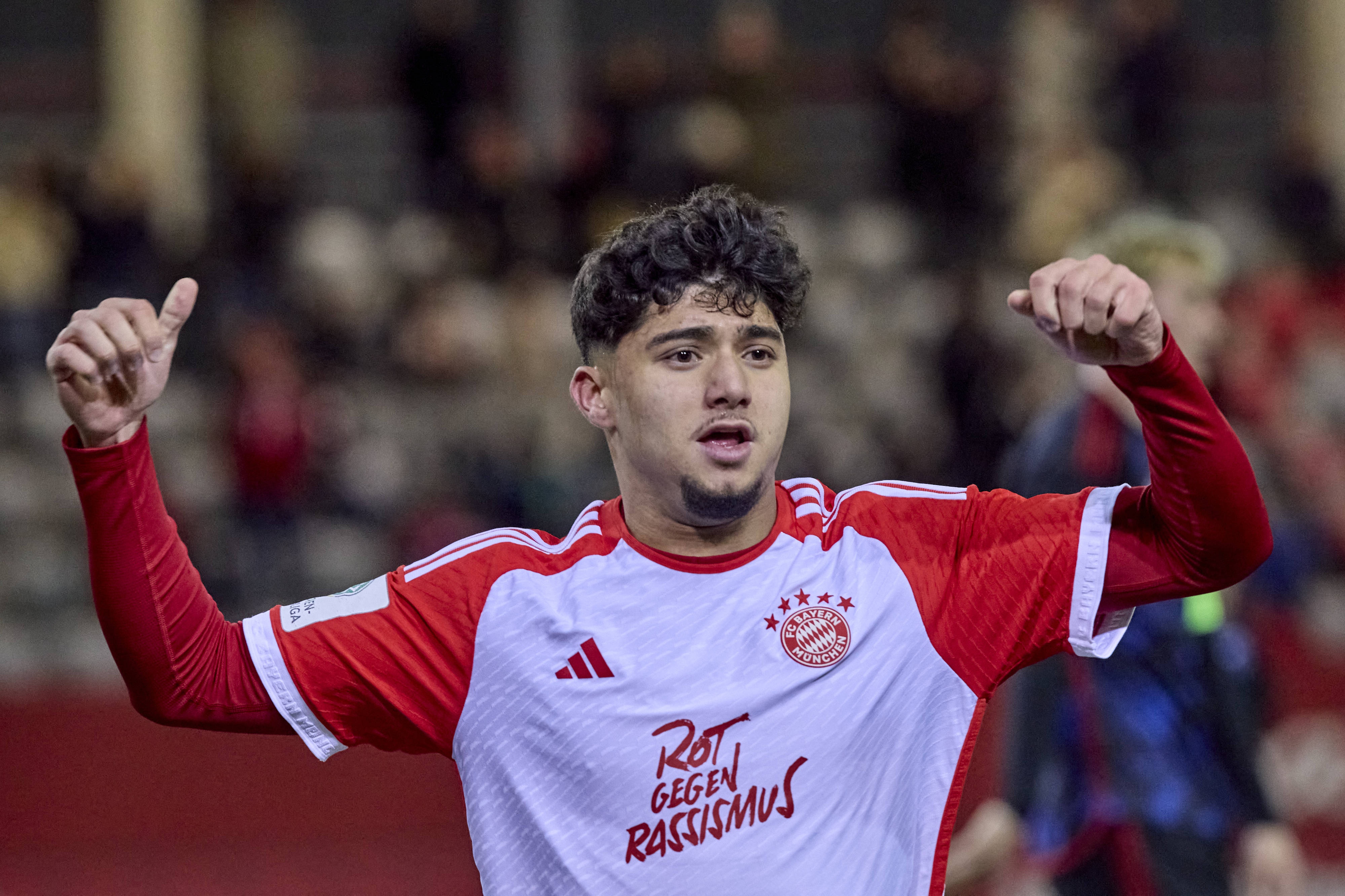 罗马加时末段完成体检；志在荷甲名次提升；气氛紧张；赛季目标并未改变(战争与和平中的安德烈公爵)