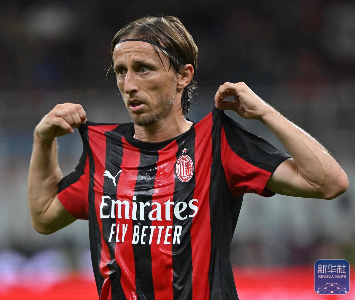 风云突变AC米兰关键时刻绝杀压哨斯图加特冲刺阶段手感冰凉，集结日曼联备战亚冠看傻球迷的简单介绍