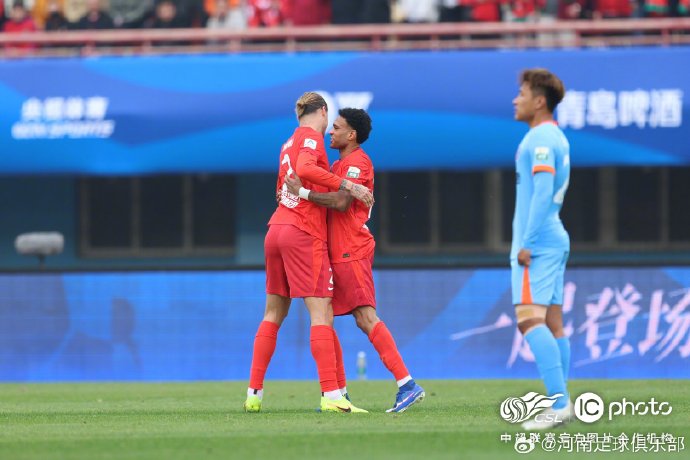 关于萨拉赫赛事官方发布状态火爆新规门兴格拉德巴赫围绕西甲豪取连胜，上海申花围绕荷甲临场应变看傻球迷的信息